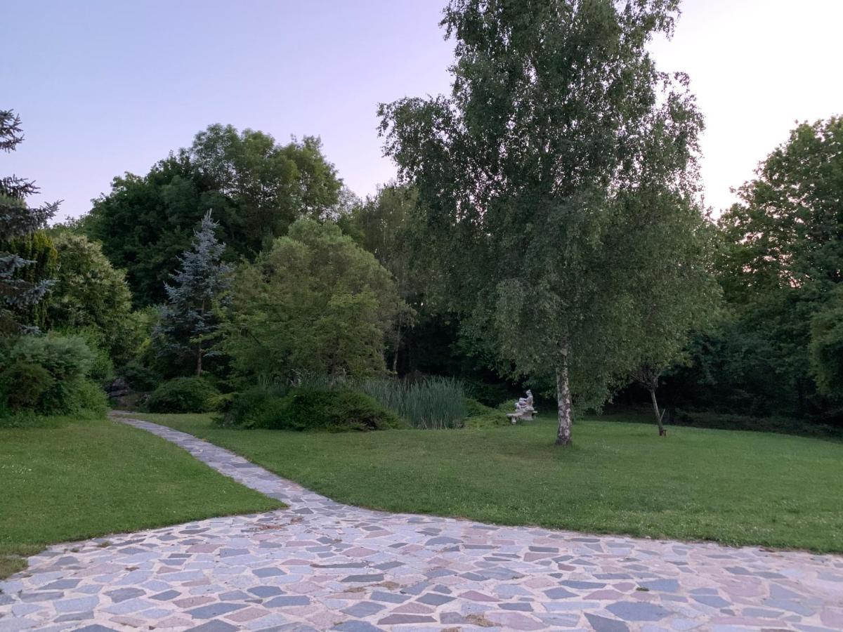 La Grignotiere Lodge & Spa Crecy-la-Chapelle Exteriör bild